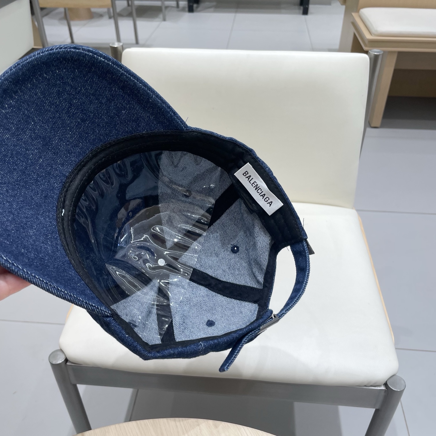  🔥BALENCIAGA巴黎世家新款logo棒球帽，很酷的色系，男女佩戴都有不同style，第一批抢先出