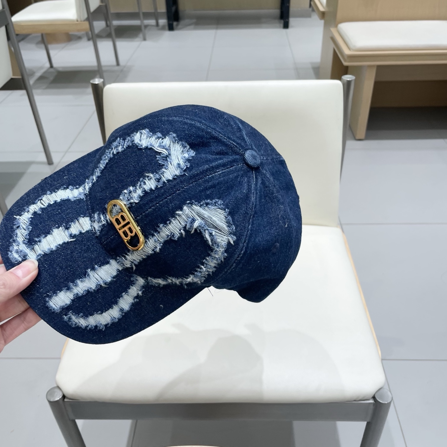  🔥BALENCIAGA巴黎世家新款logo棒球帽，很酷的色系，男女佩戴都有不同style，第一批抢先出