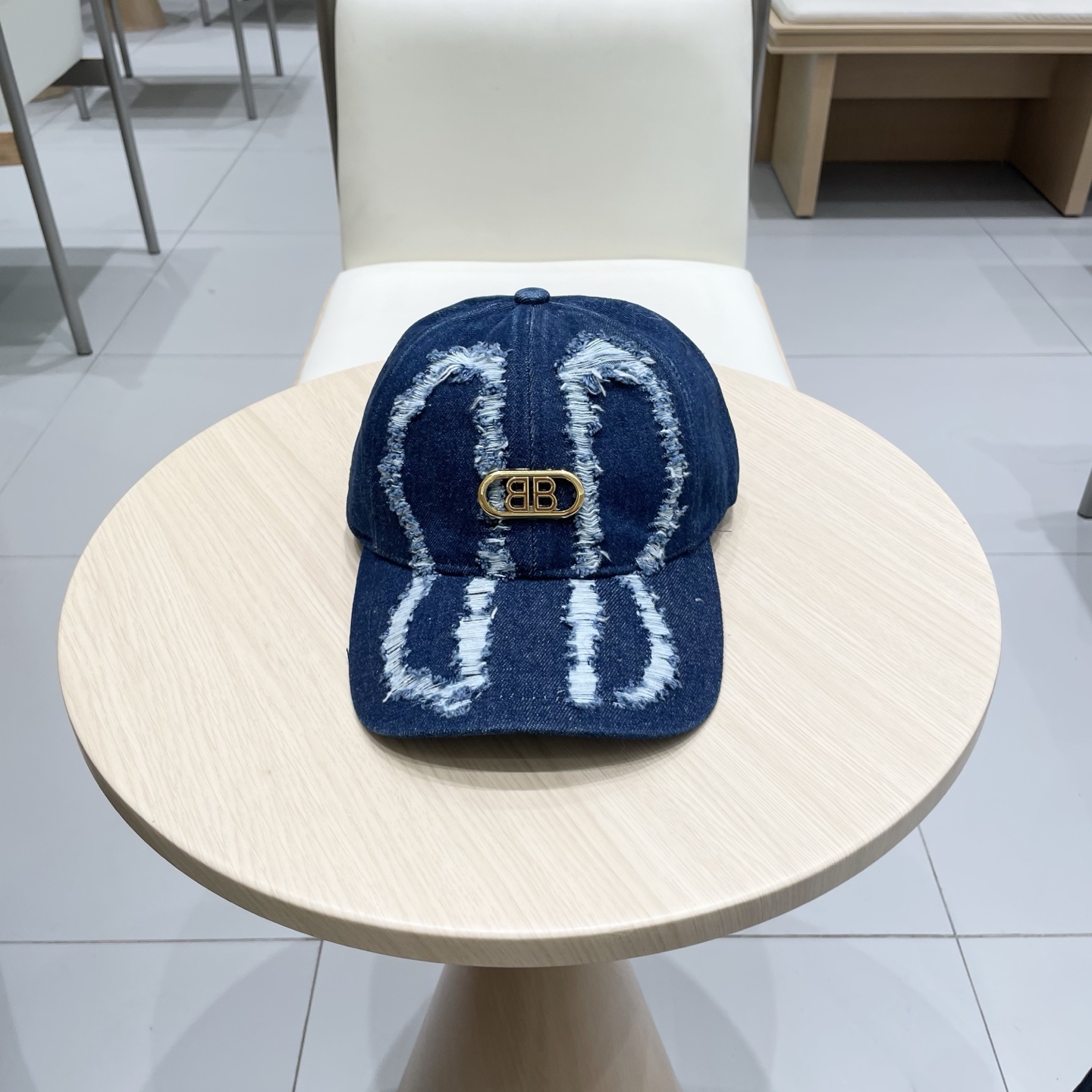  🔥BALENCIAGA巴黎世家新款logo棒球帽，很酷的色系，男女佩戴都有不同style，第一批抢先出