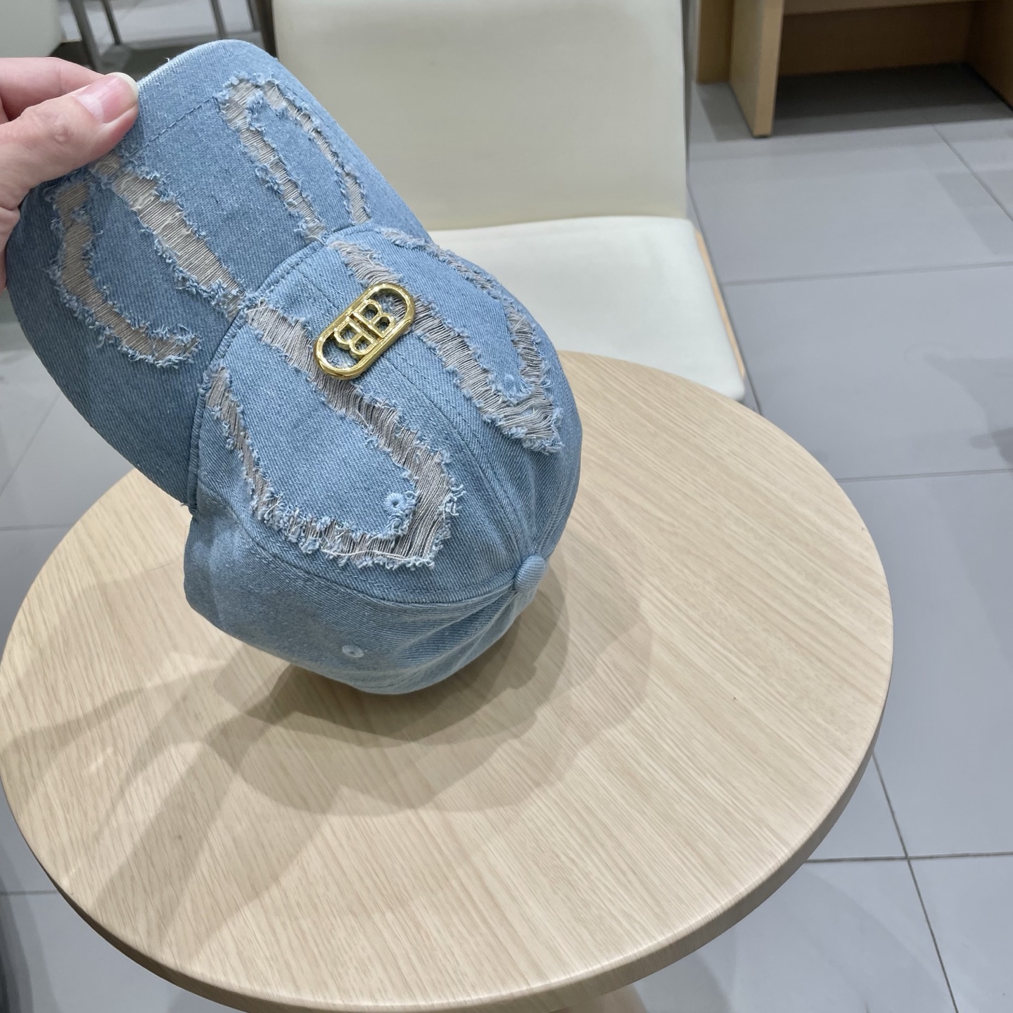  🔥BALENCIAGA巴黎世家新款logo棒球帽，很酷的色系，男女佩戴都有不同style，第一批抢先出