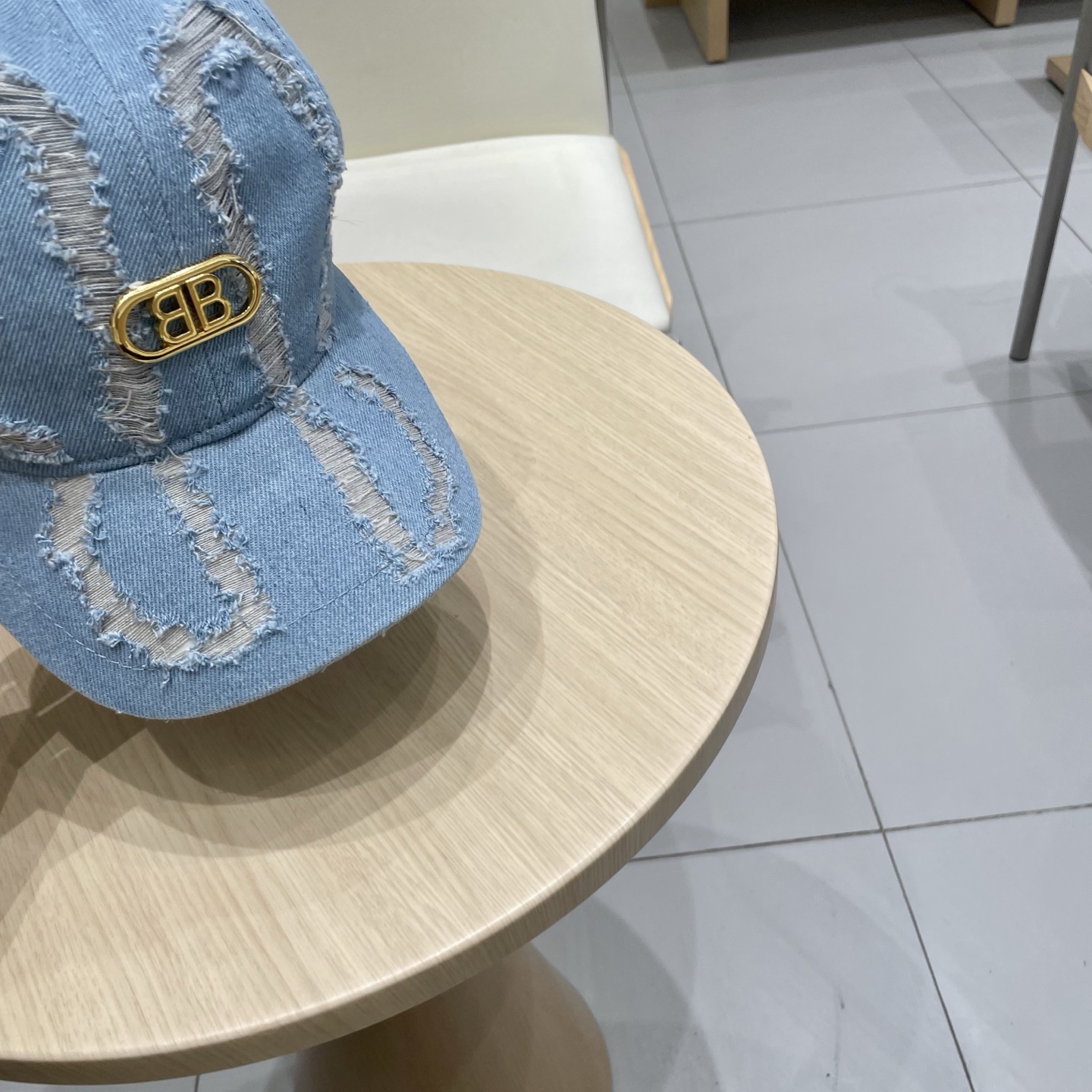  🔥BALENCIAGA巴黎世家新款logo棒球帽，很酷的色系，男女佩戴都有不同style，第一批抢先出