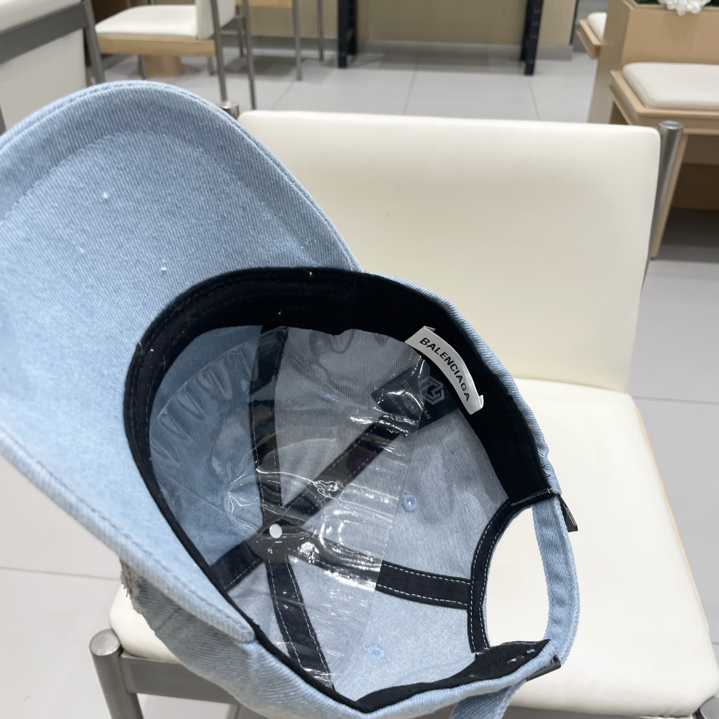  🔥BALENCIAGA巴黎世家新款logo棒球帽，很酷的色系，男女佩戴都有不同style，第一批抢先出