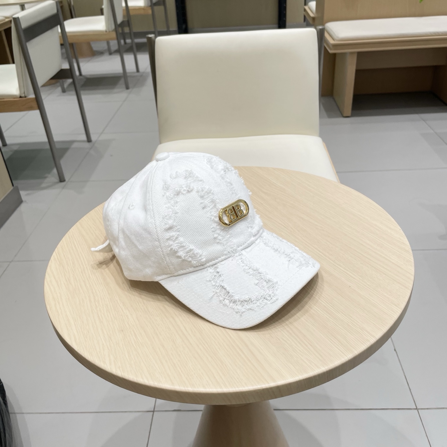  🔥BALENCIAGA巴黎世家新款logo棒球帽，很酷的色系，男女佩戴都有不同style，第一批抢先出