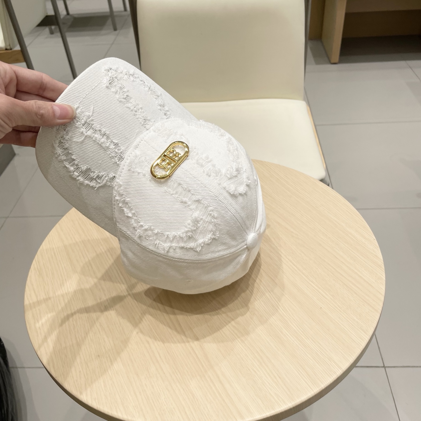  🔥BALENCIAGA巴黎世家新款logo棒球帽，很酷的色系，男女佩戴都有不同style，第一批抢先出