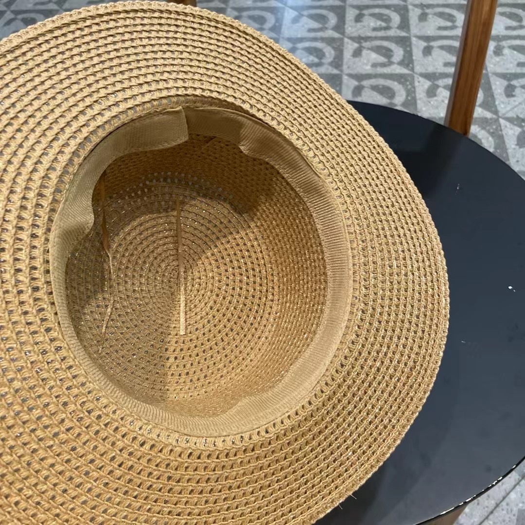  【PRADA普拉达】新款大牌织带镂空平顶草帽，出街必备超好搭配，赶紧入手！