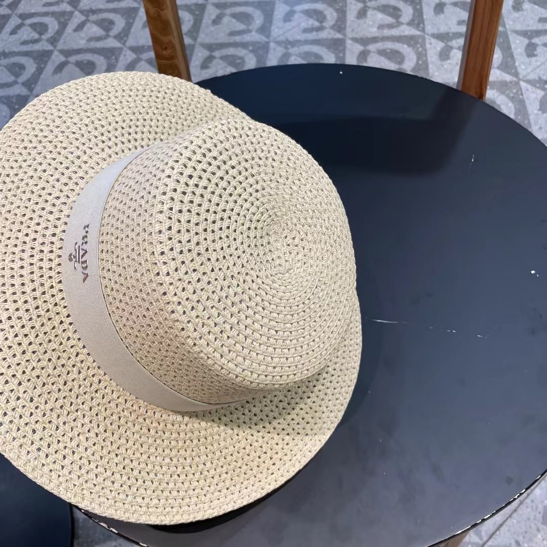  【PRADA普拉达】新款大牌织带镂空平顶草帽，出街必备超好搭配，赶紧入手！