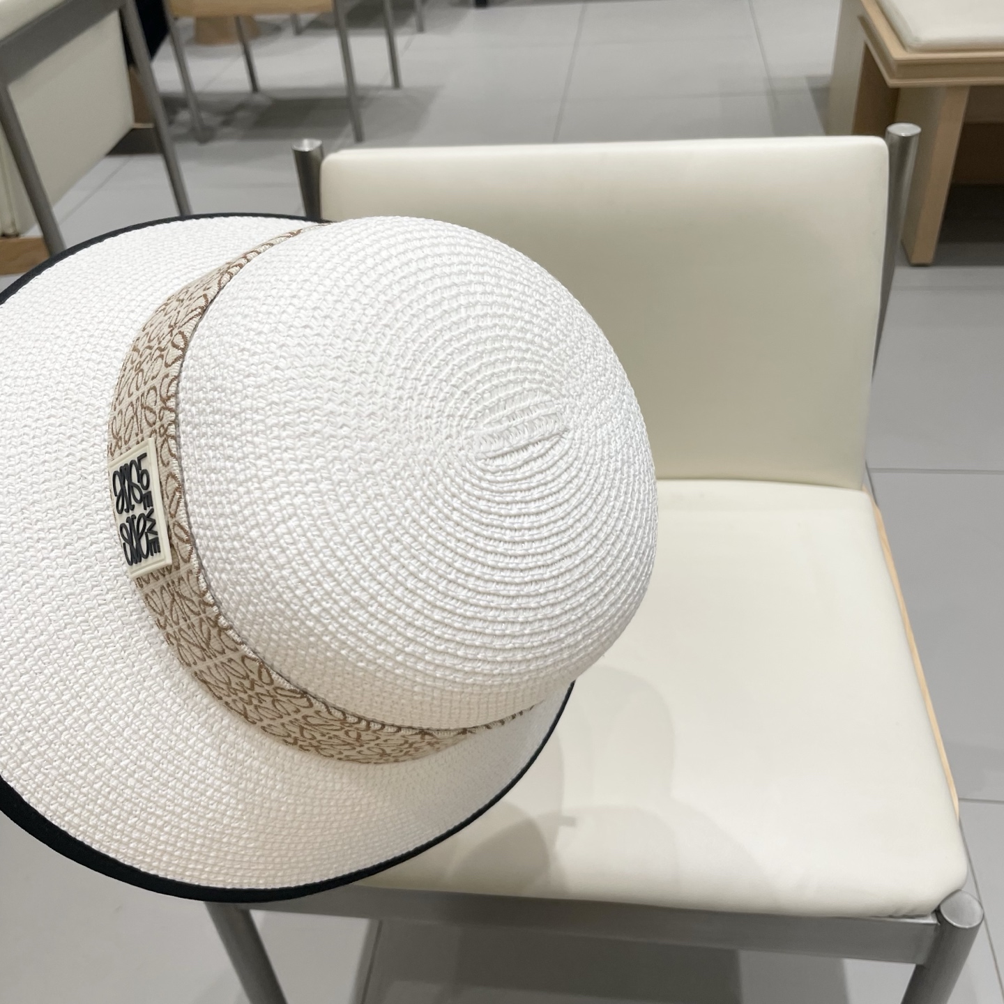  【LOEWE罗意威】
2025新款大牌编织圆顶草帽  夏天海边首选～
新款材质编织而成～质感满分💯