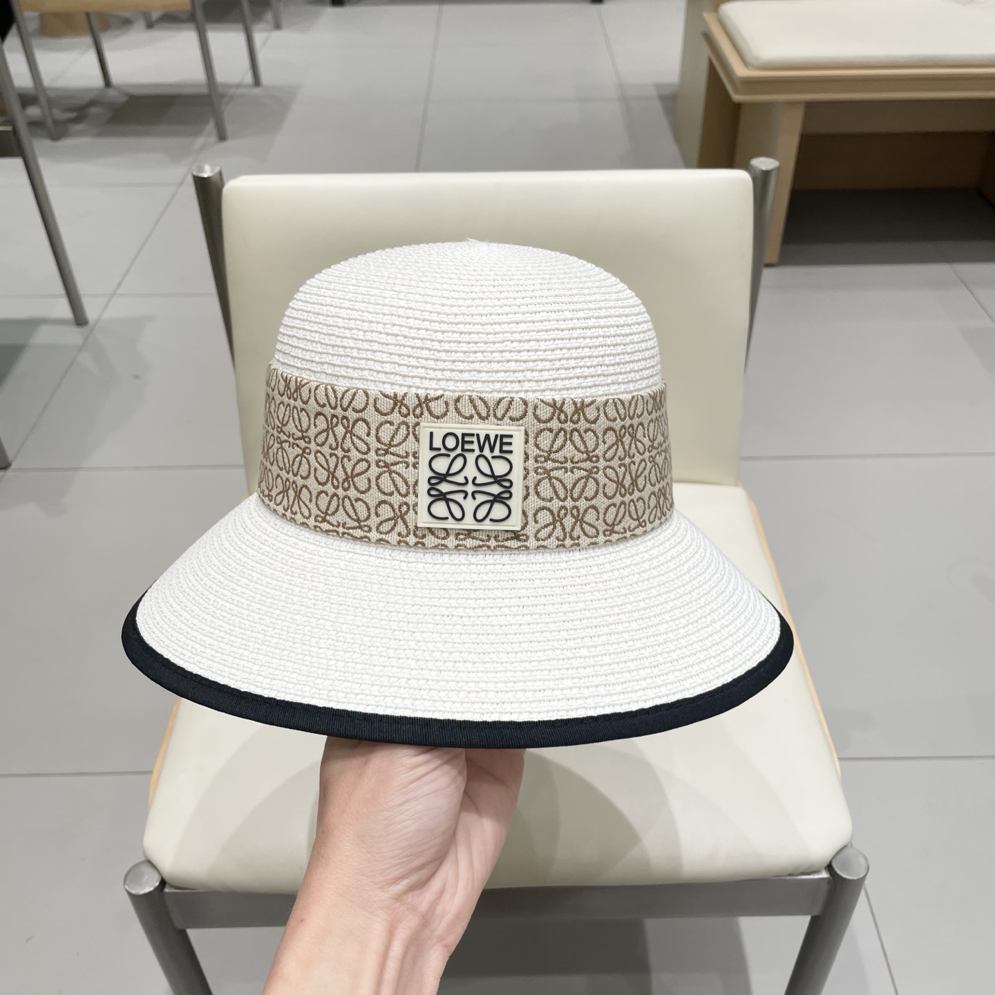  【LOEWE罗意威】
2025新款大牌编织圆顶草帽  夏天海边首选～
新款材质编织而成～质感满分💯