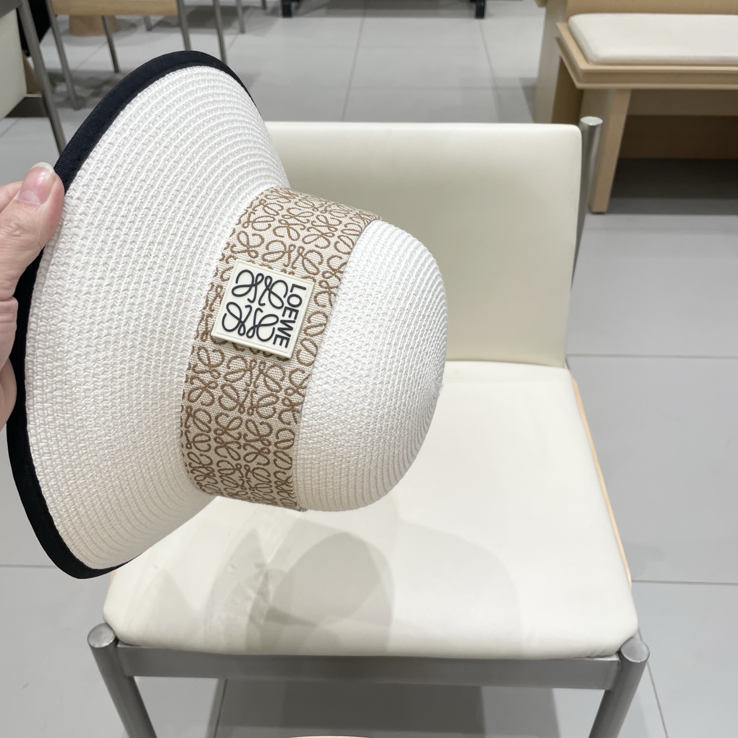  【LOEWE罗意威】
2025新款大牌编织圆顶草帽  夏天海边首选～
新款材质编织而成～质感满分💯