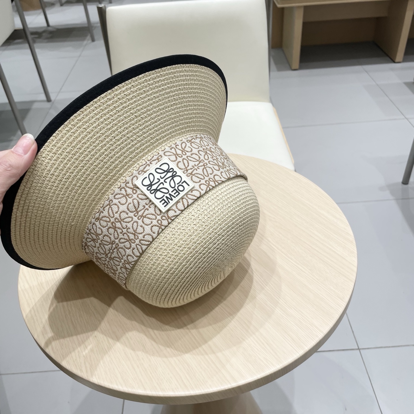  【LOEWE罗意威】
2025新款大牌编织圆顶草帽  夏天海边首选～
新款材质编织而成～质感满分💯