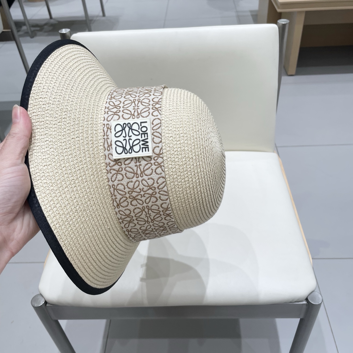  【LOEWE罗意威】
2025新款大牌编织圆顶草帽  夏天海边首选～
新款材质编织而成～质感满分💯