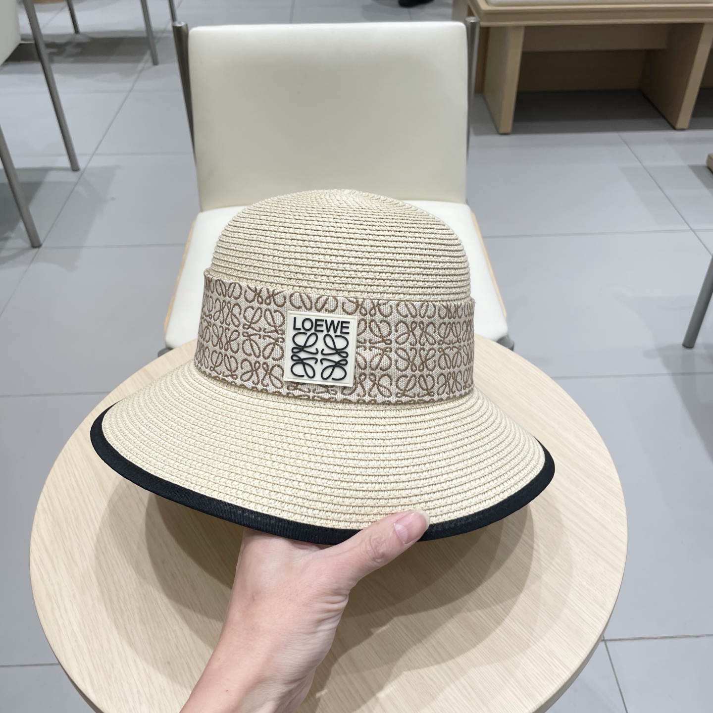  【LOEWE罗意威】
2025新款大牌编织圆顶草帽  夏天海边首选～
新款材质编织而成～质感满分💯