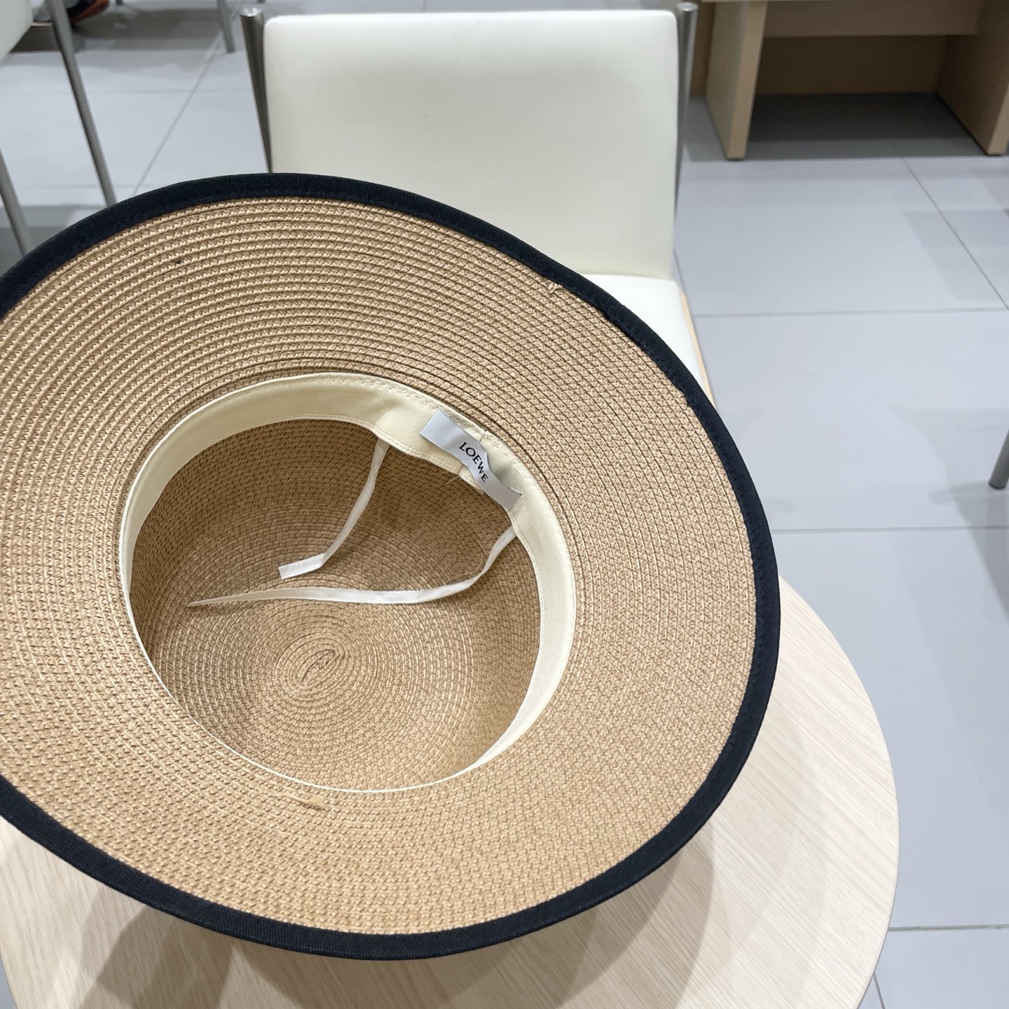  【LOEWE罗意威】
2025新款大牌编织圆顶草帽  夏天海边首选～
新款材质编织而成～质感满分💯