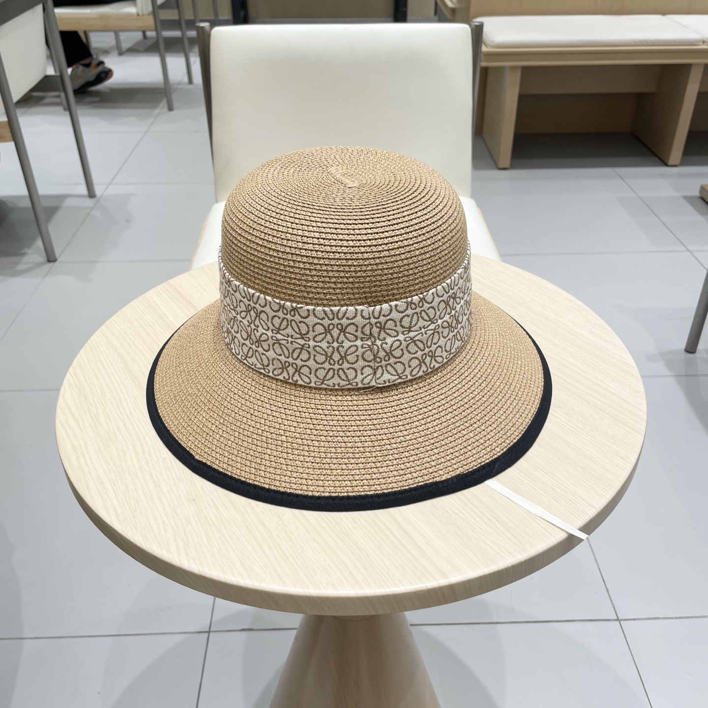  【LOEWE罗意威】
2025新款大牌编织圆顶草帽  夏天海边首选～
新款材质编织而成～质感满分💯