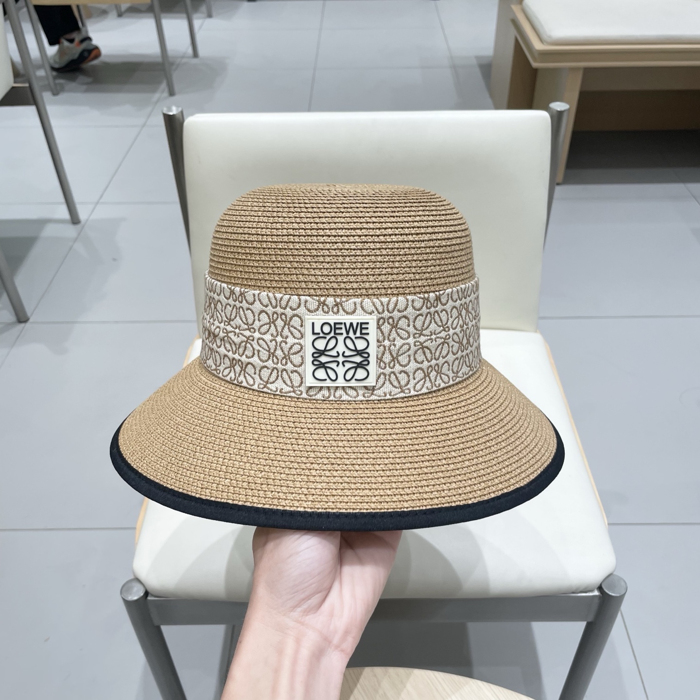  【LOEWE罗意威】
2025新款大牌编织圆顶草帽  夏天海边首选～
新款材质编织而成～质感满分💯