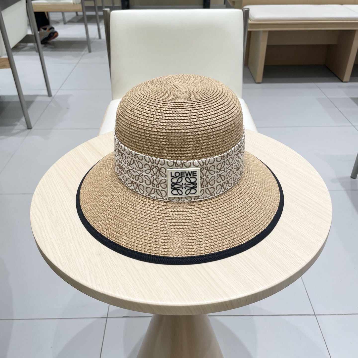  【LOEWE罗意威】
2025新款大牌编织圆顶草帽  夏天海边首选～
新款材质编织而成～质感满分💯