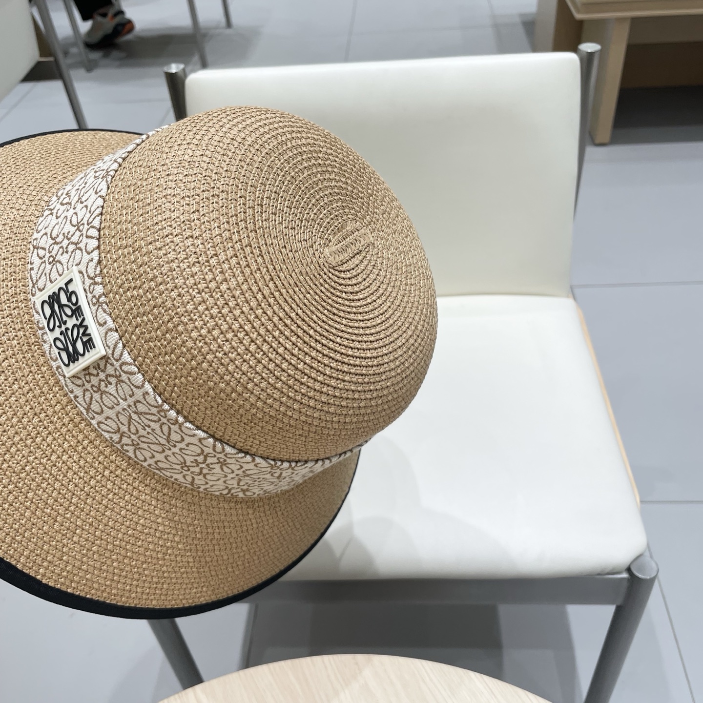  【LOEWE罗意威】
2025新款大牌编织圆顶草帽  夏天海边首选～
新款材质编织而成～质感满分💯