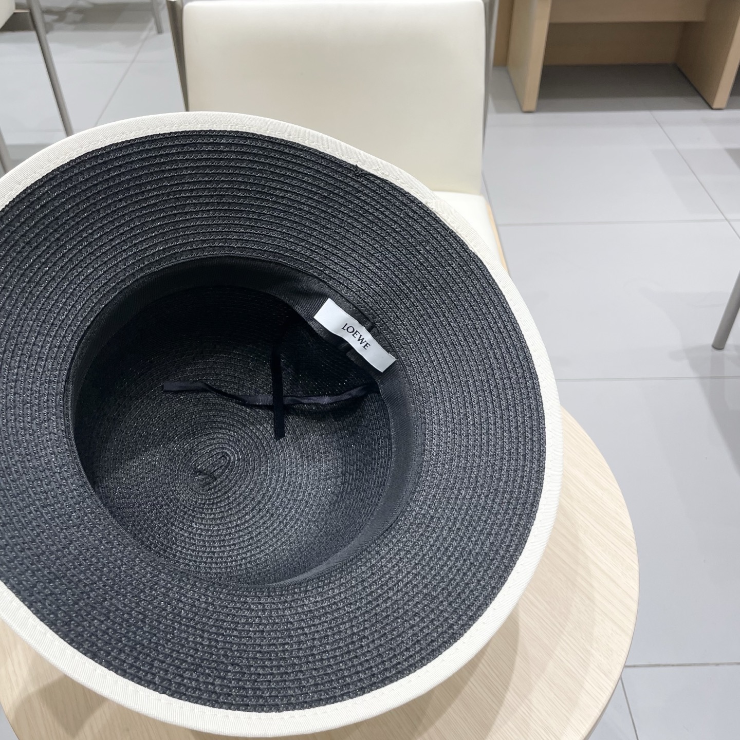  【LOEWE罗意威】
2025新款大牌编织圆顶草帽  夏天海边首选～
新款材质编织而成～质感满分💯