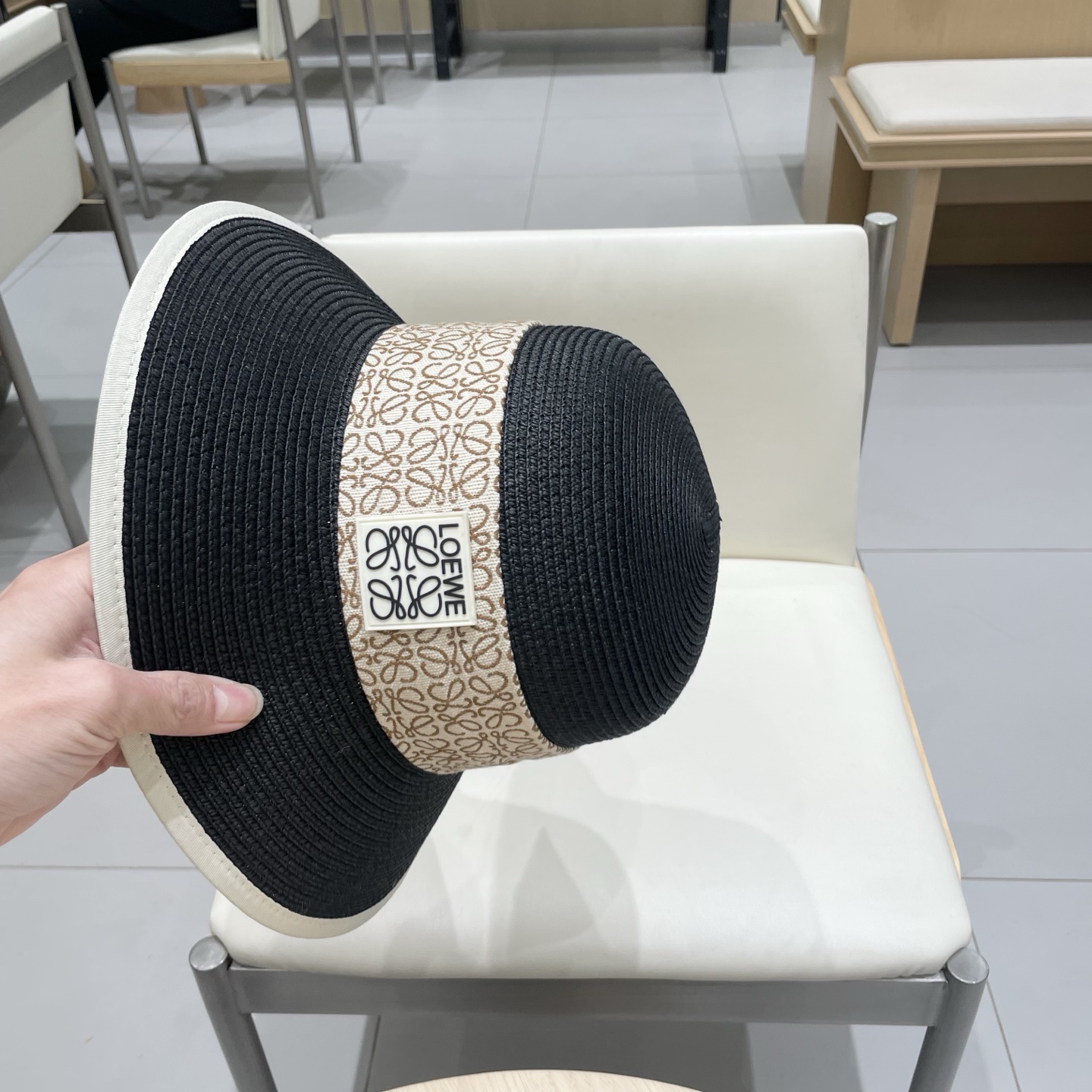  【LOEWE罗意威】
2025新款大牌编织圆顶草帽  夏天海边首选～
新款材质编织而成～质感满分💯