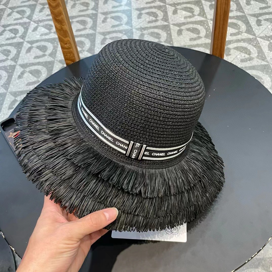 【CHANEL香奈儿】新款大牌小香风流苏盆帽草帽 夏天海边首选～新款材质编织而成～质感满分💯