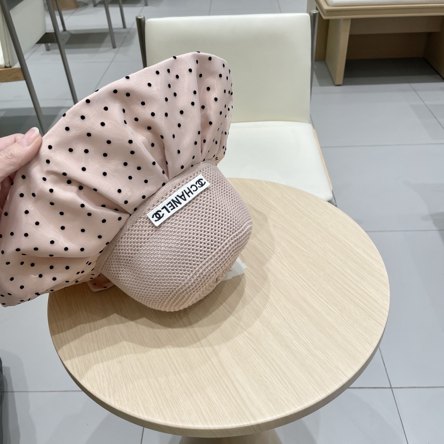  Chanel香奈儿春夏新款时尚波点大沿遮阳女渔夫帽度假遮脸防晒帽户外休闲太阳帽