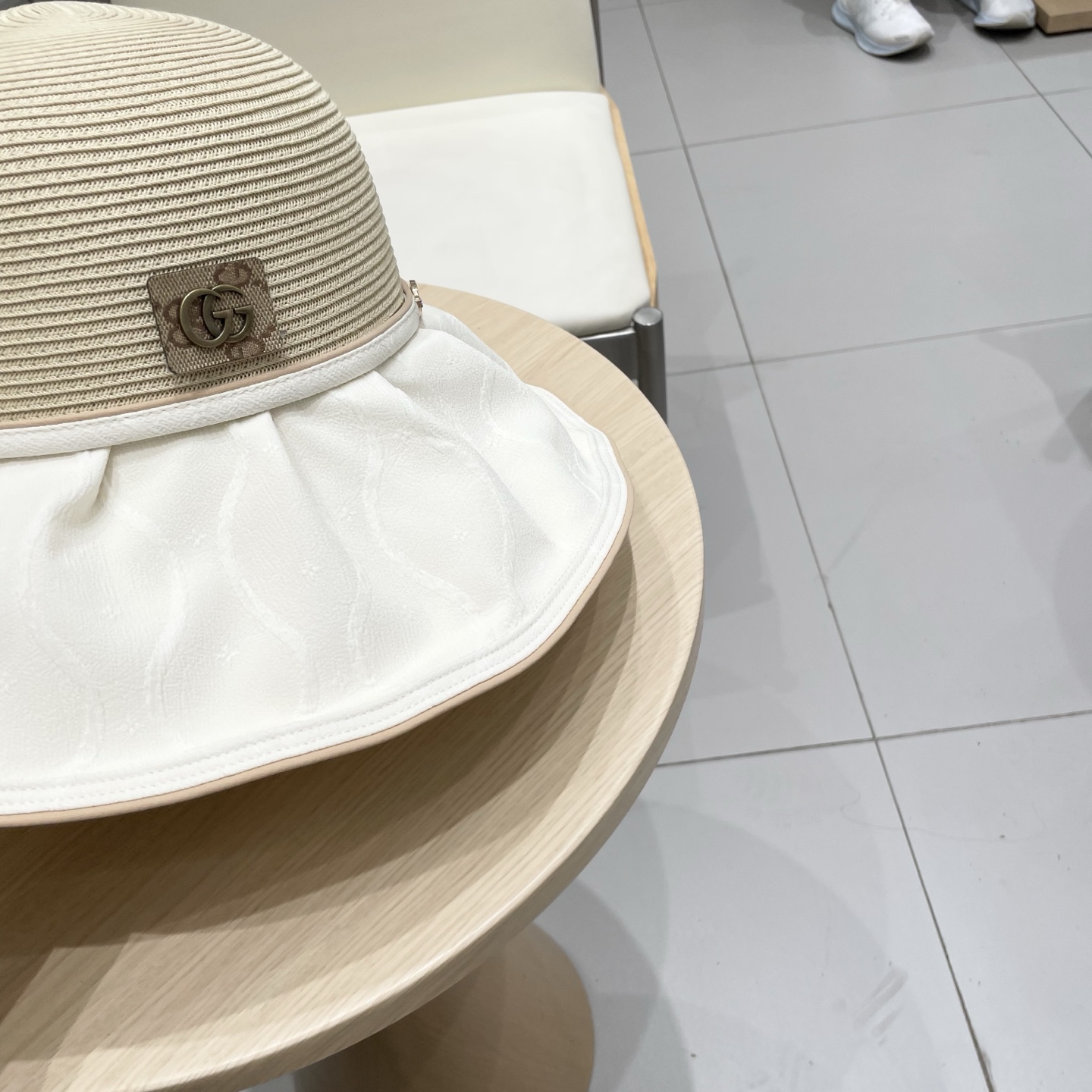  GUCCI古奇夏季防晒遮阳帽百搭大檐镂空出行时尚太阳帽蝴蝶结户外旅游沙滩帽