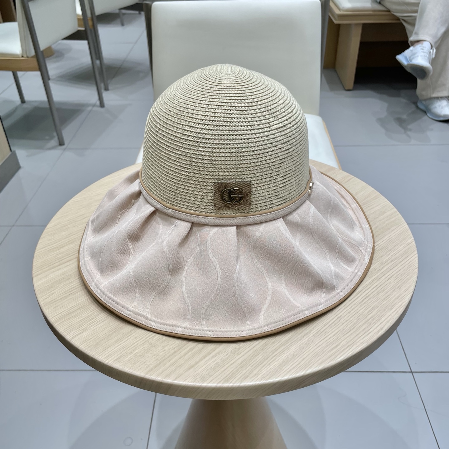  GUCCI古奇夏季防晒遮阳帽百搭大檐镂空出行时尚太阳帽蝴蝶结户外旅游沙滩帽