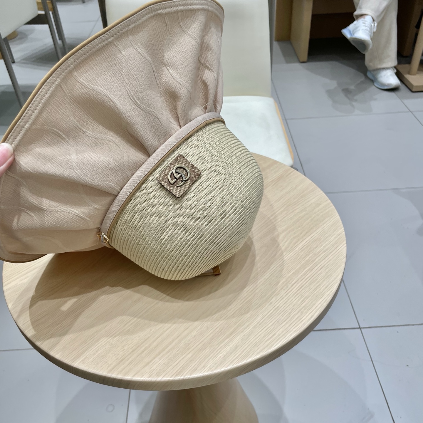  GUCCI古奇夏季防晒遮阳帽百搭大檐镂空出行时尚太阳帽蝴蝶结户外旅游沙滩帽