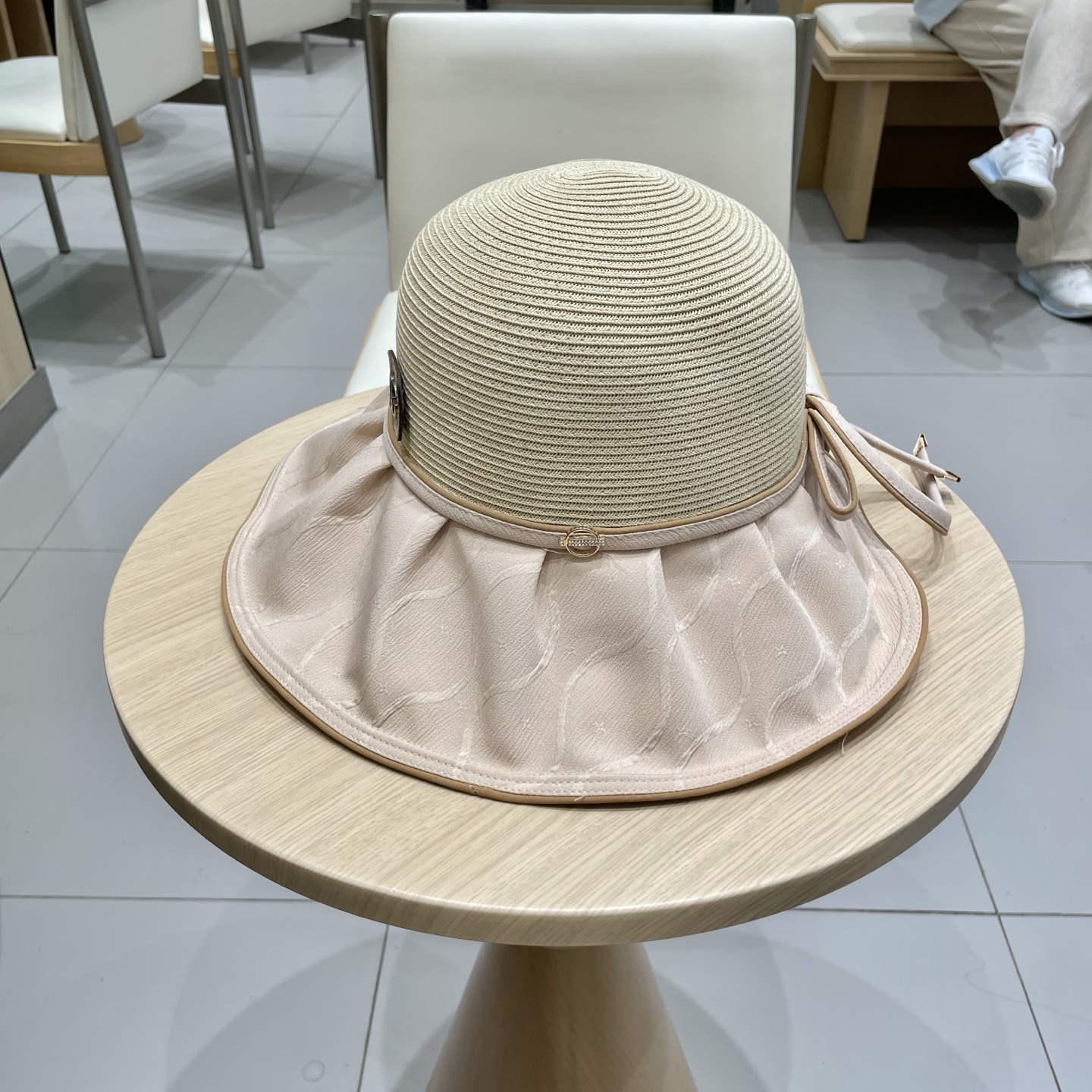  GUCCI古奇夏季防晒遮阳帽百搭大檐镂空出行时尚太阳帽蝴蝶结户外旅游沙滩帽