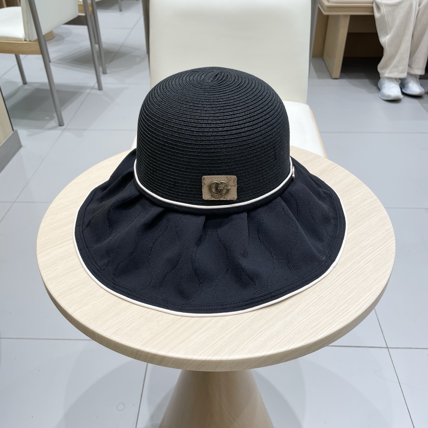  GUCCI古奇夏季防晒遮阳帽百搭大檐镂空出行时尚太阳帽蝴蝶结户外旅游沙滩帽