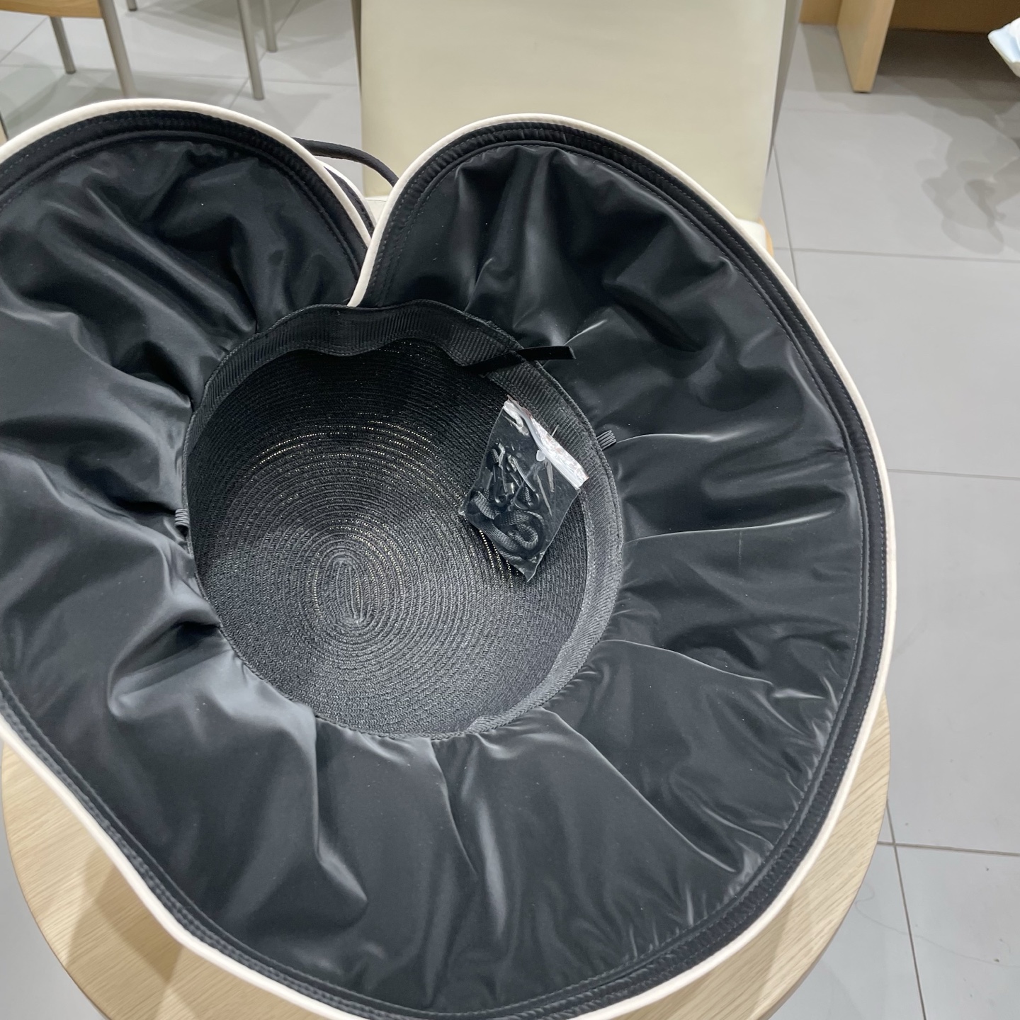  GUCCI古奇夏季防晒遮阳帽百搭大檐镂空出行时尚太阳帽蝴蝶结户外旅游沙滩帽