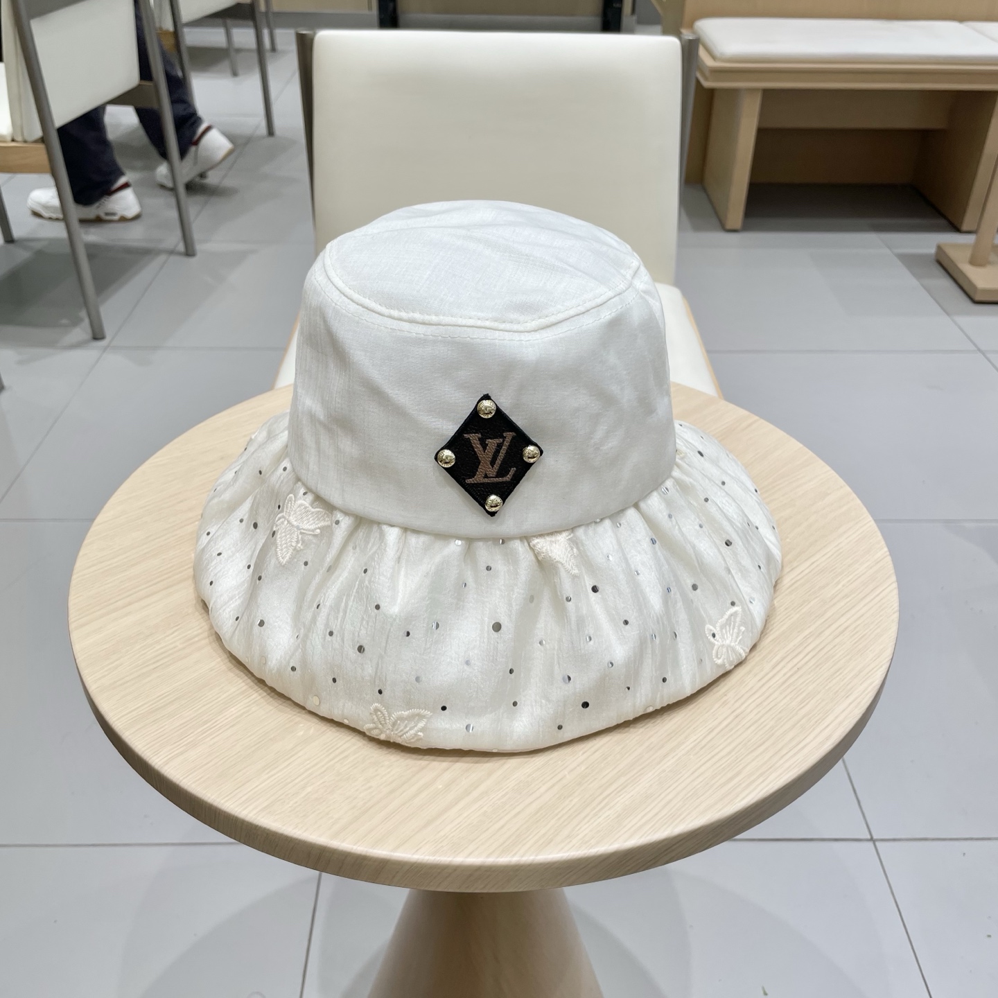 NO:221112,LV Louis Vuitton spring and summer fisherman hat, head circumference 57cm hat fisherman hat baseball hat knit hat, hat, louis vuitton, louis vuitton, espadrilles,hats19860909LV路易威登春夏款渔夫帽、头围57cm 帽子渔夫帽棒球帽针织帽,帽子,louis vuitton,louis vuitton,espadrilles,hats,hat
