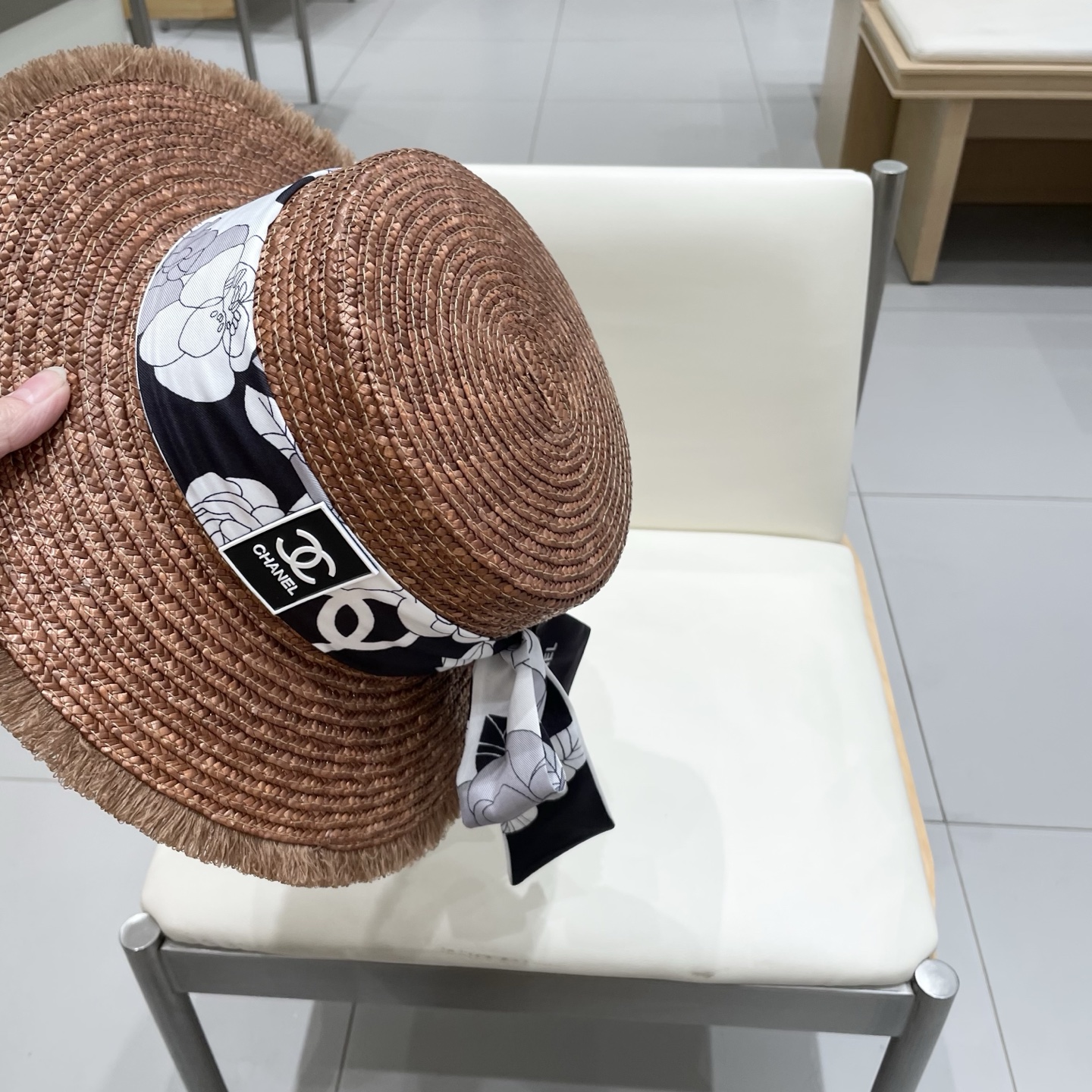 新款Chanel香奈儿草帽，高端定制缎面zhidi蝴蝶结平顶礼帽，日本支持制作，高端缎面织带蝴蝶结，遮阳