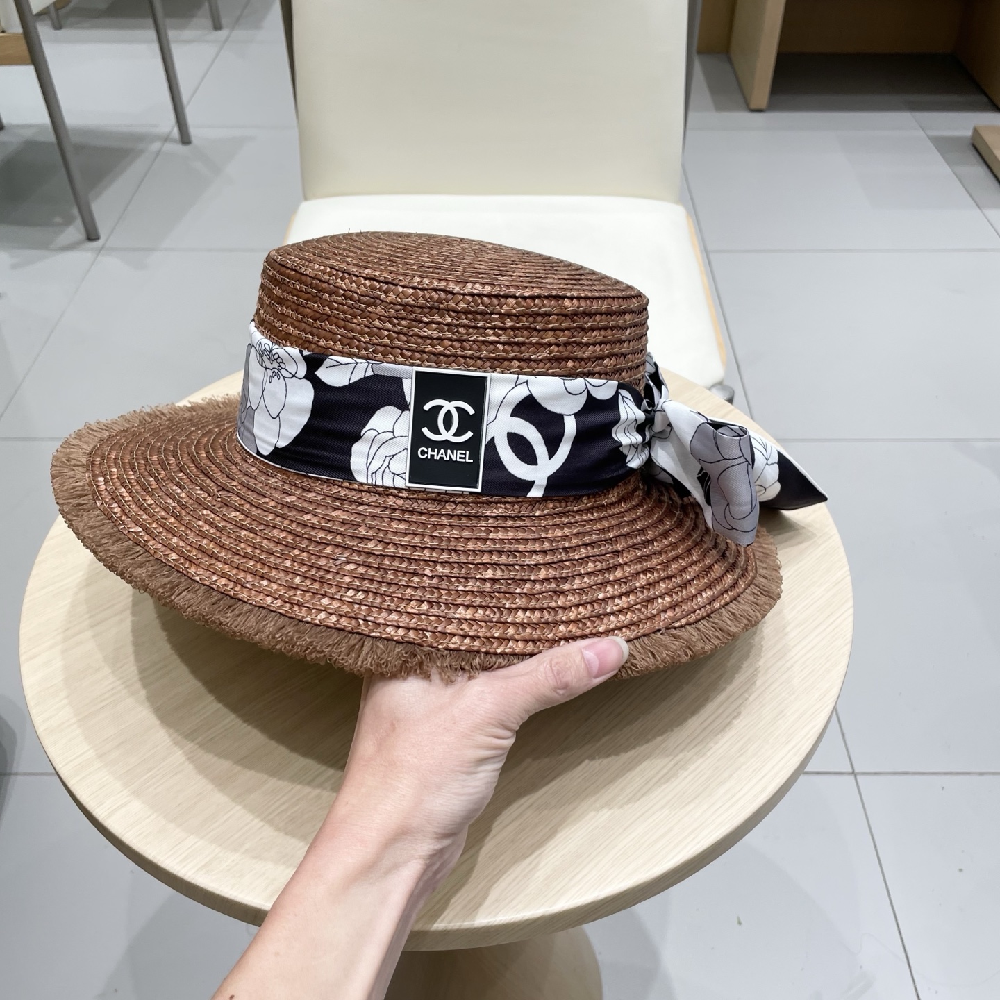 新款Chanel香奈儿草帽，高端定制缎面zhidi蝴蝶结平顶礼帽，日本支持制作，高端缎面织带蝴蝶结，遮阳