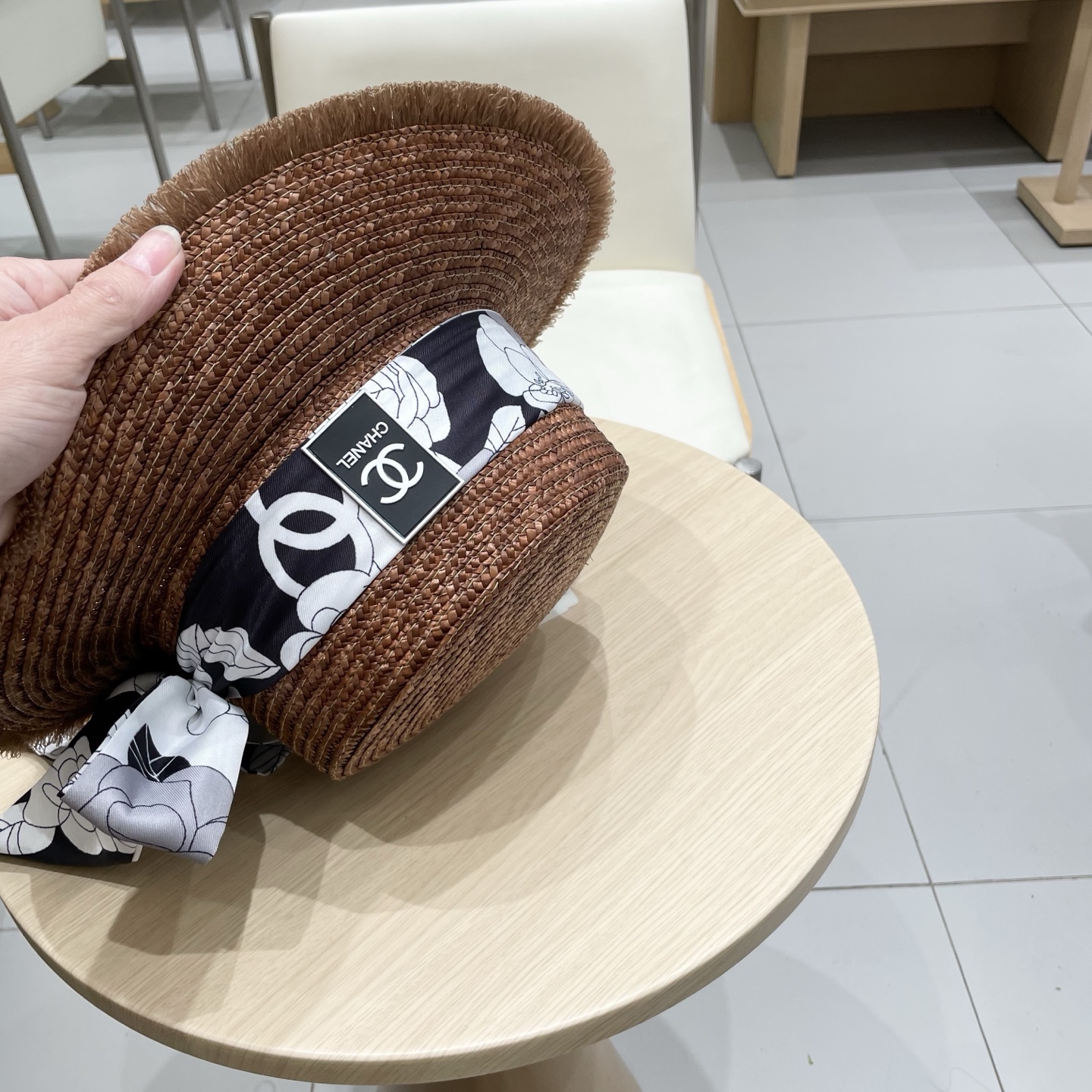 新款Chanel香奈儿草帽，高端定制缎面zhidi蝴蝶结平顶礼帽，日本支持制作，高端缎面织带蝴蝶结，遮阳