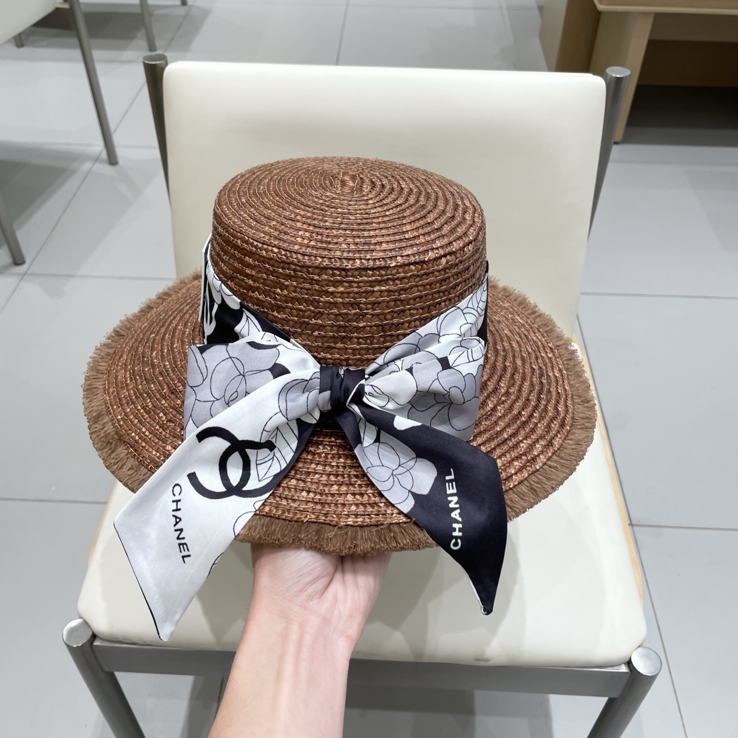 新款Chanel香奈儿草帽，高端定制缎面zhidi蝴蝶结平顶礼帽，日本支持制作，高端缎面织带蝴蝶结，遮阳