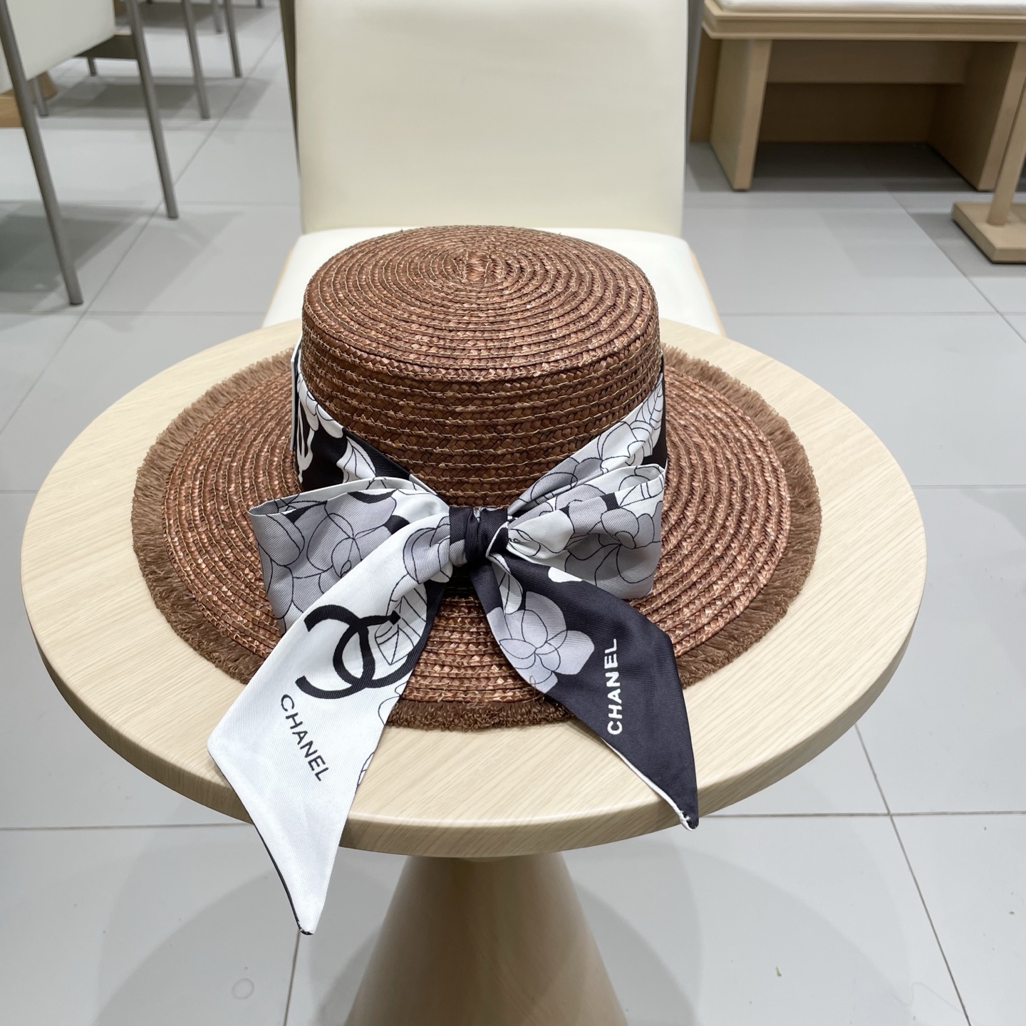 新款Chanel香奈儿草帽，高端定制缎面zhidi蝴蝶结平顶礼帽，日本支持制作，高端缎面织带蝴蝶结，遮阳