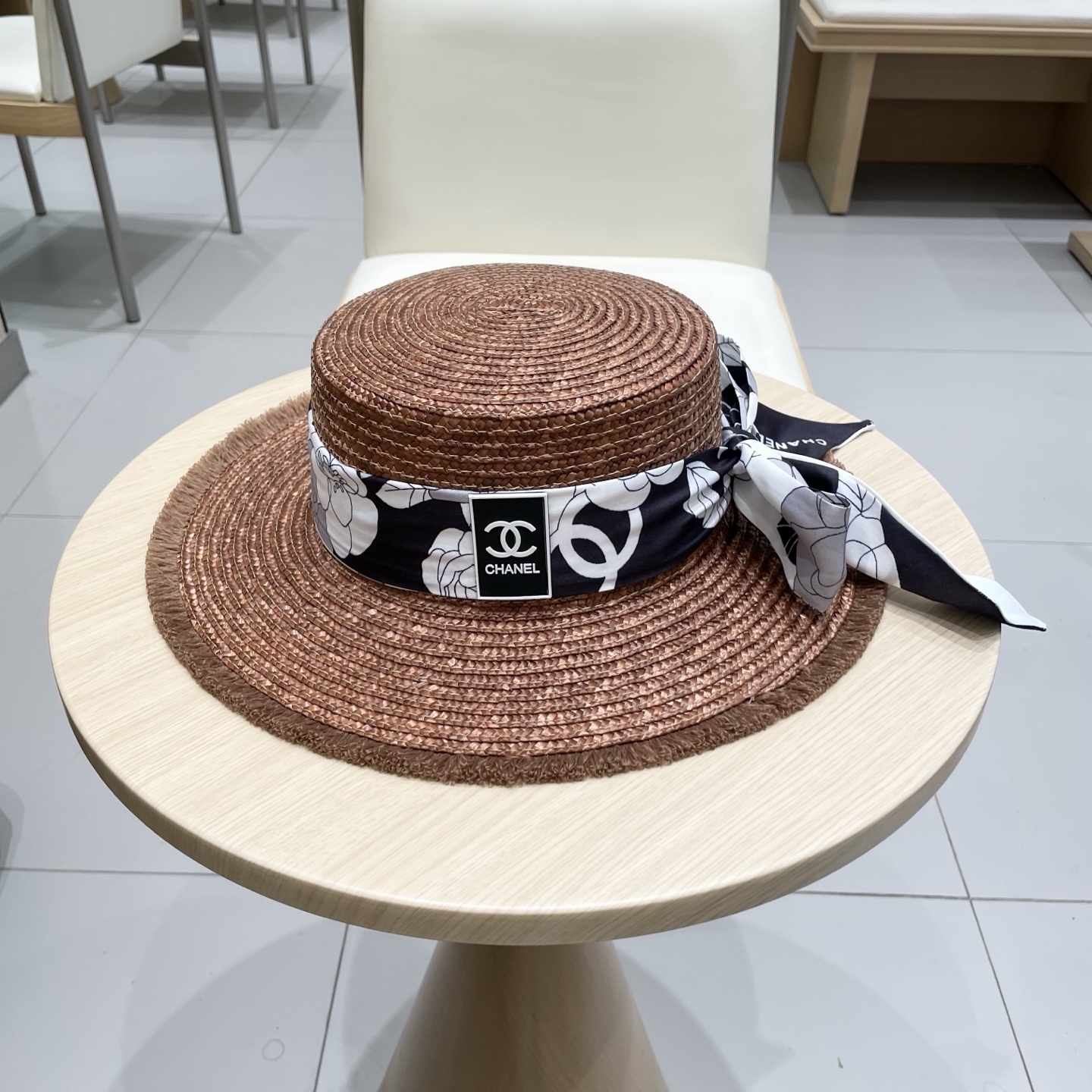 新款Chanel香奈儿草帽，高端定制缎面zhidi蝴蝶结平顶礼帽，日本支持制作，高端缎面织带蝴蝶结，遮阳