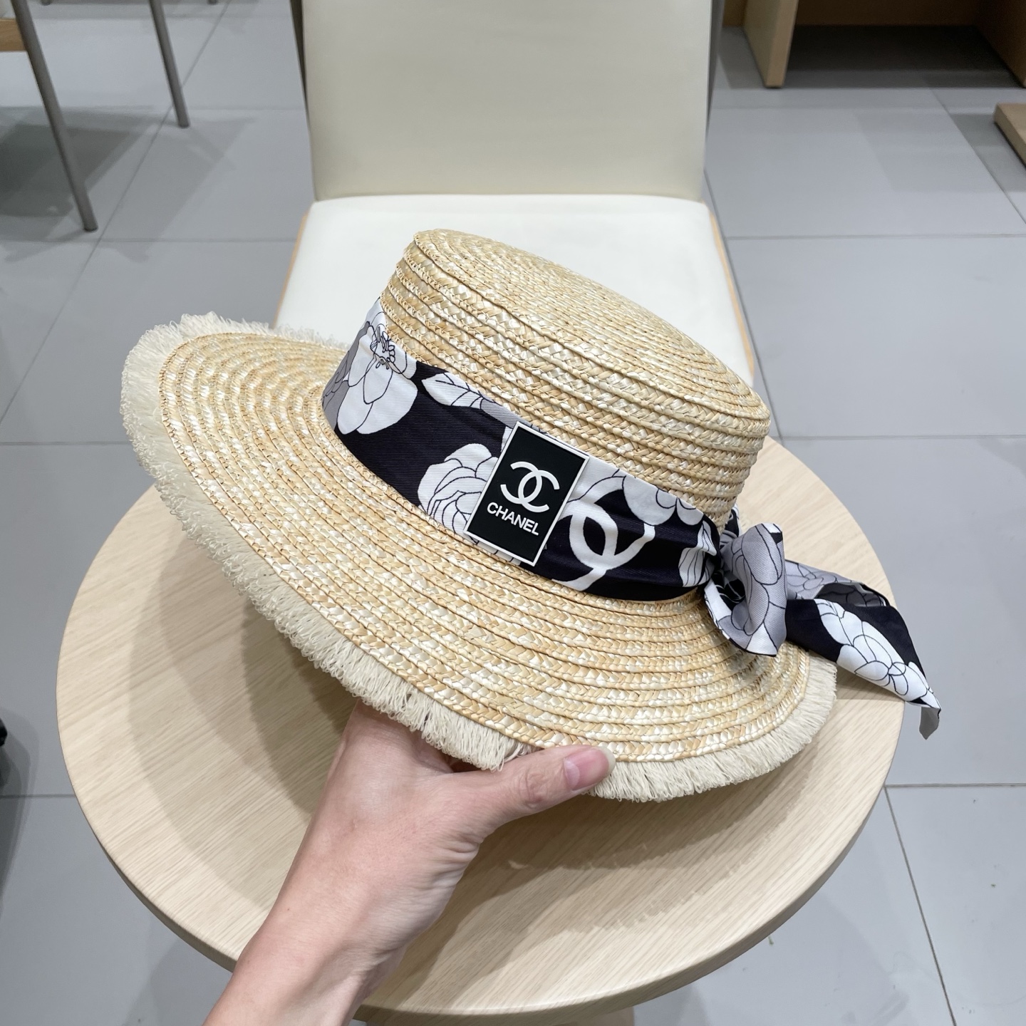 新款Chanel香奈儿草帽，高端定制缎面zhidi蝴蝶结平顶礼帽，日本支持制作，高端缎面织带蝴蝶结，遮阳