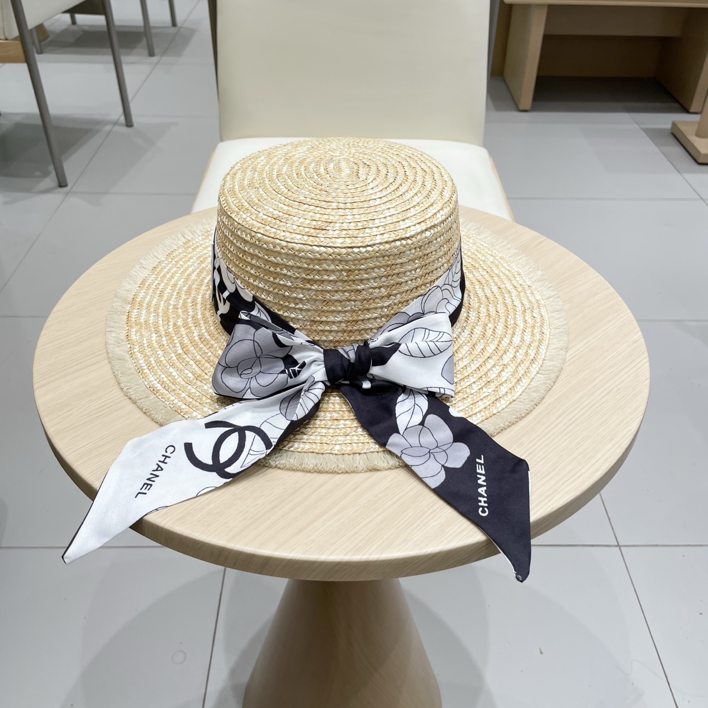 新款Chanel香奈儿草帽，高端定制缎面zhidi蝴蝶结平顶礼帽，日本支持制作，高端缎面织带蝴蝶结，遮阳