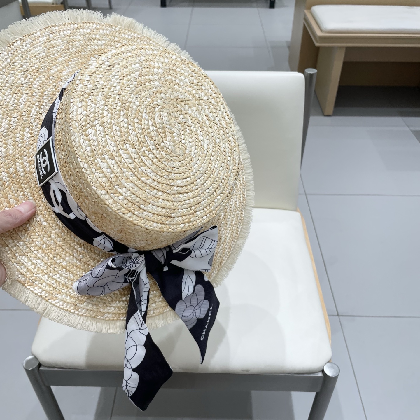 新款Chanel香奈儿草帽，高端定制缎面zhidi蝴蝶结平顶礼帽，日本支持制作，高端缎面织带蝴蝶结，遮阳