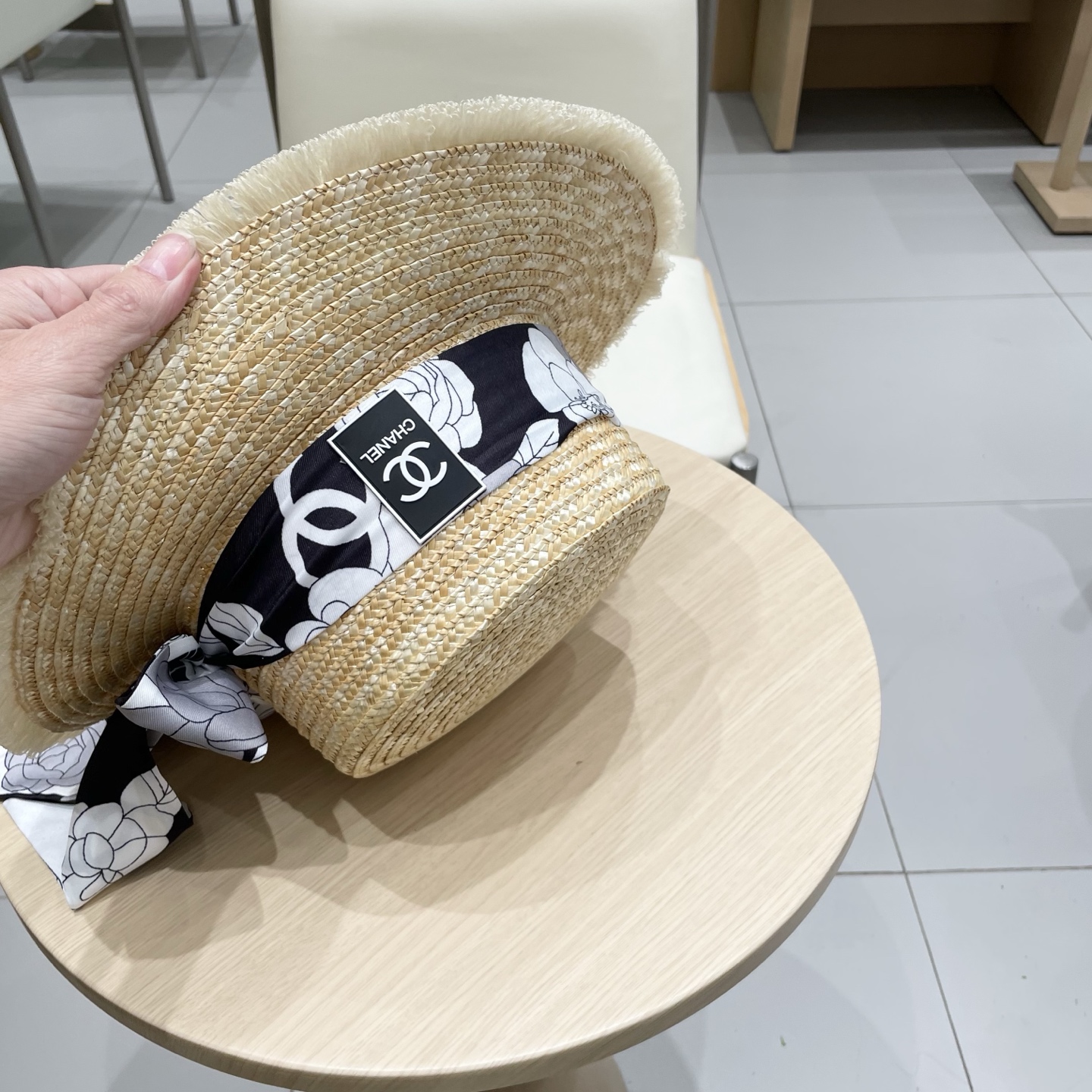 新款Chanel香奈儿草帽，高端定制缎面zhidi蝴蝶结平顶礼帽，日本支持制作，高端缎面织带蝴蝶结，遮阳