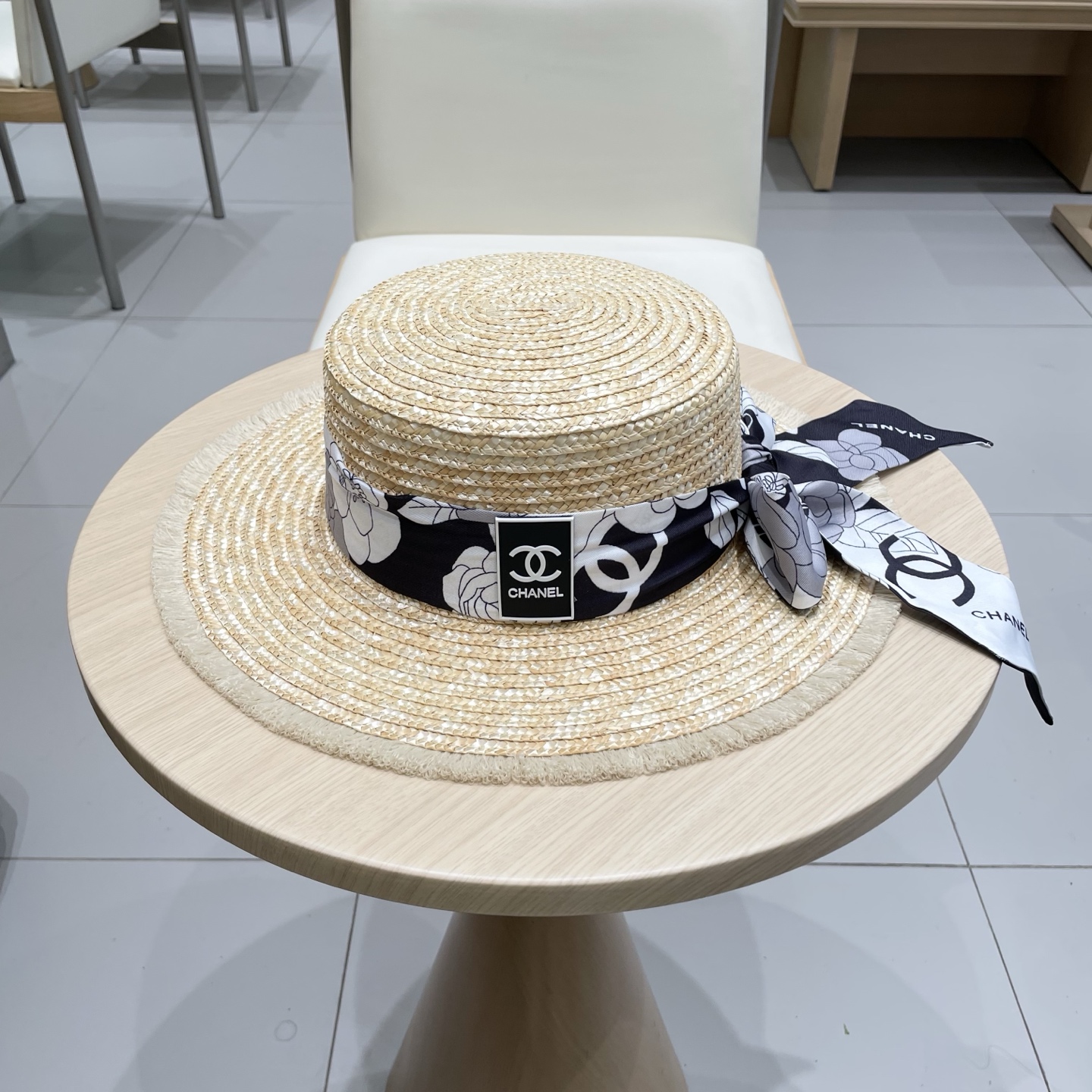 新款Chanel香奈儿草帽，高端定制缎面zhidi蝴蝶结平顶礼帽，日本支持制作，高端缎面织带蝴蝶结，遮阳