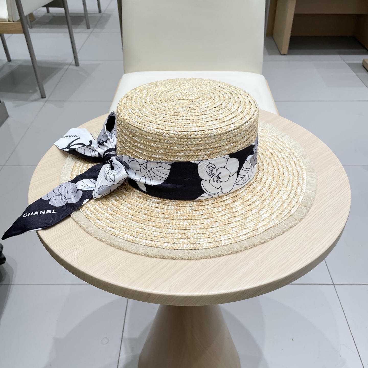 新款Chanel香奈儿草帽，高端定制缎面zhidi蝴蝶结平顶礼帽，日本支持制作，高端缎面织带蝴蝶结，遮阳