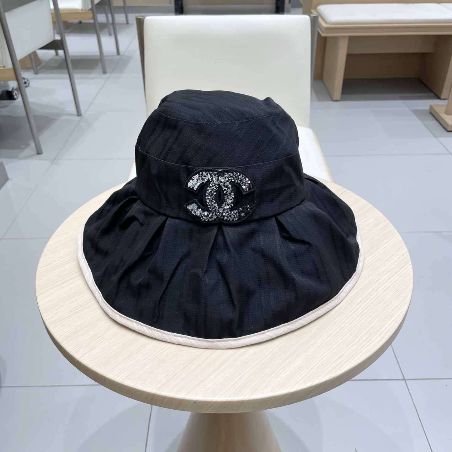 NO:221149,Chanel Chanel sun hat women spring and summer new style big bow travel vacation hat elegant foldable face sun protection fisherman hat hat fisherman hat baseball hat knit hat, hat, chanel, chanel, espadrilles, hats19860909Chanel香奈儿遮阳帽女春夏新款大蝴蝶结旅游度假帽子优雅可折叠遮脸防晒渔夫帽帽子渔夫帽棒球帽针织帽,帽子,chanel,chanel,espadrilles,hats,hat