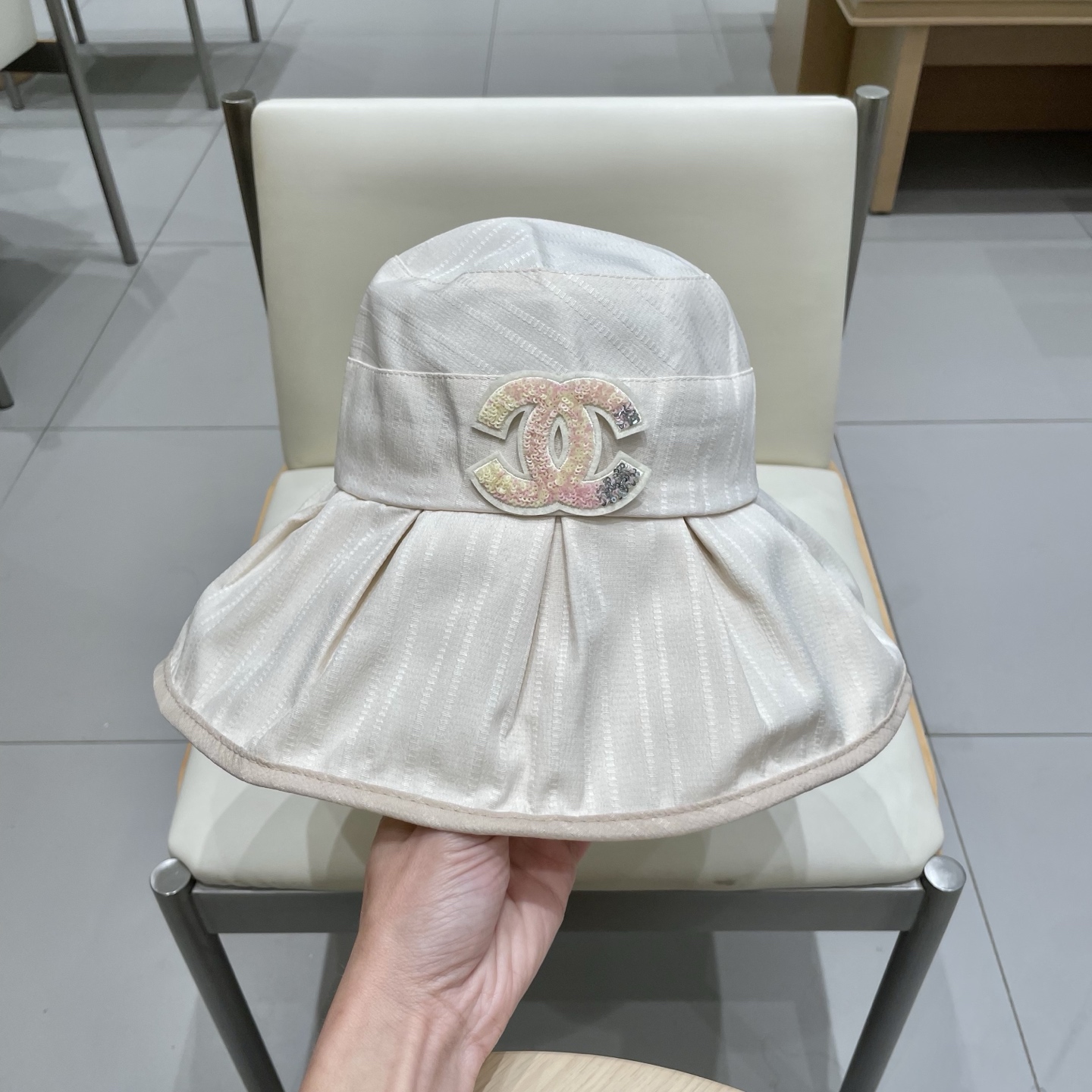 Chanel香奈儿遮阳帽女春夏新款大蝴蝶结旅游度假帽子优雅可折叠遮脸防晒渔夫帽
