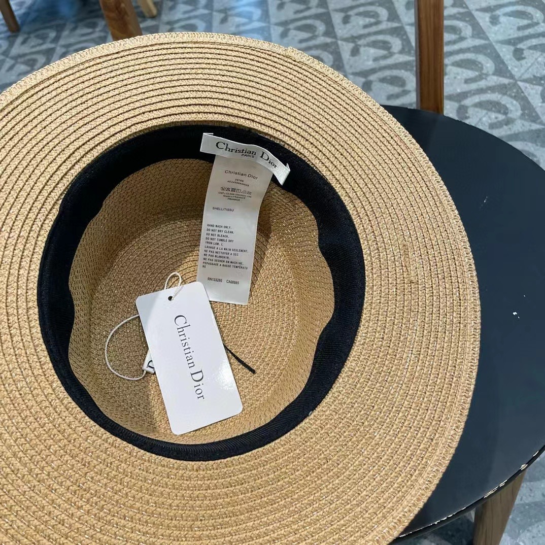 Dior迪奥新款草帽，高密度制作，一顶超级有品位的草帽了~出街首选！帽型超美腻颜色妥妥，轻便携带！小仙