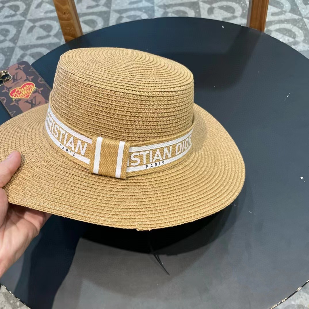  Dior迪奥新款草帽，高密度制作，一顶超级有品位的草帽了~出街首选！帽型超美腻颜色妥妥，轻便携带！小仙