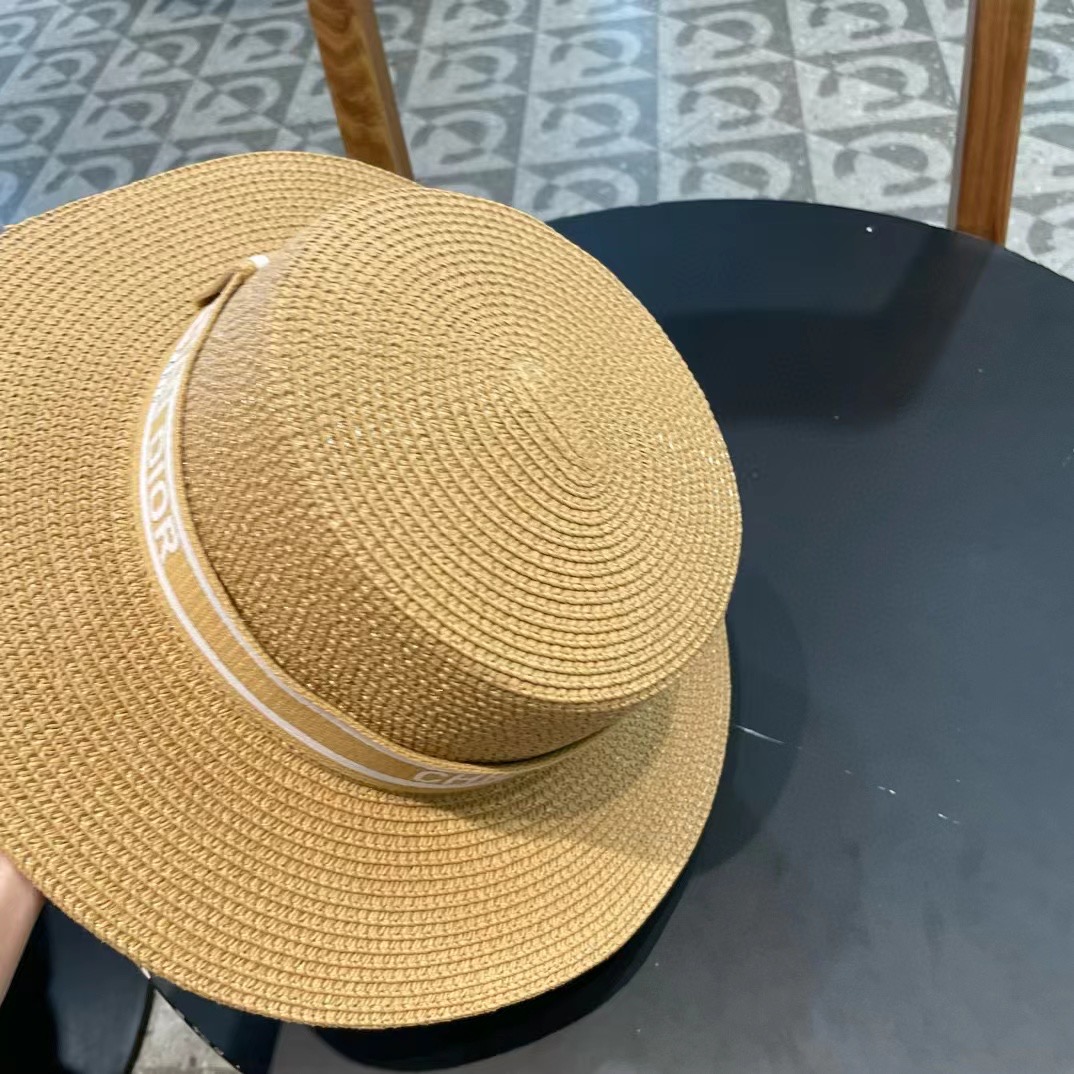  Dior迪奥新款草帽，高密度制作，一顶超级有品位的草帽了~出街首选！帽型超美腻颜色妥妥，轻便携带！小仙