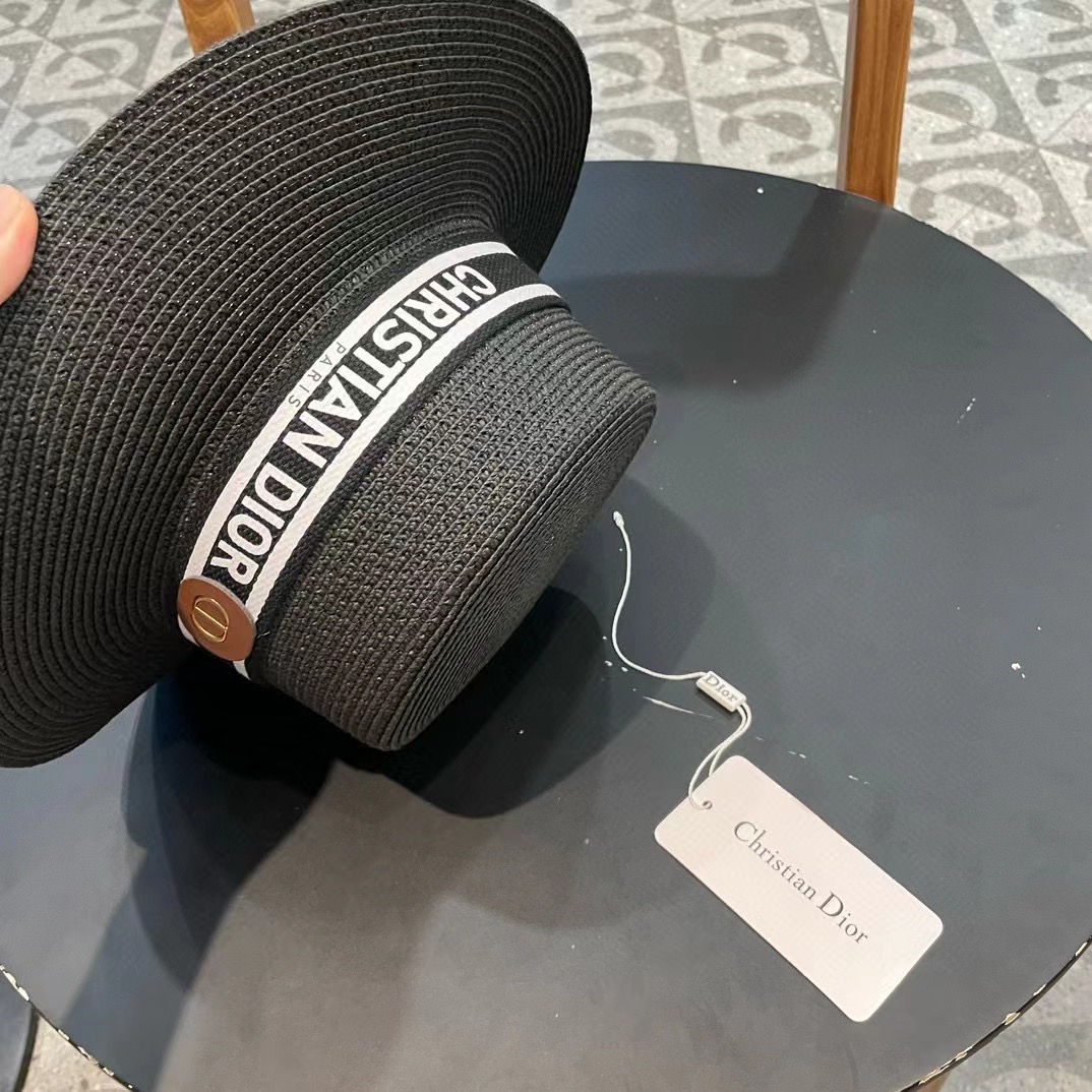  Dior迪奥新款草帽，高密度制作，一顶超级有品位的草帽了~出街首选！帽型超美腻颜色妥妥，轻便携带！小仙